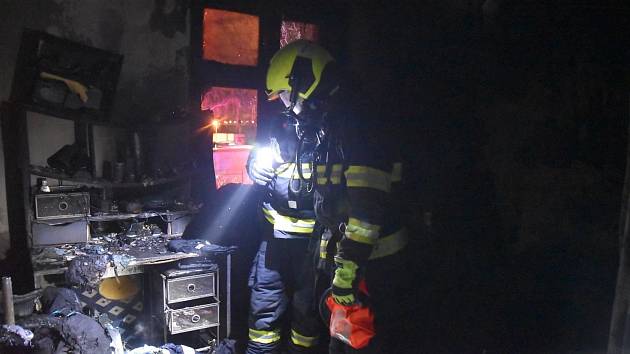 Při požáru se popálili dva lidé, hasiči zachránili i tři ukrajinské uprchlíky