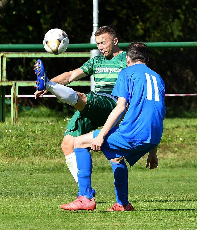 Nováček ze Dvorů si připsal o víkendu na účet již pátou výhru, když porazil Loko Mariánské Lázně vysoko 9:1.