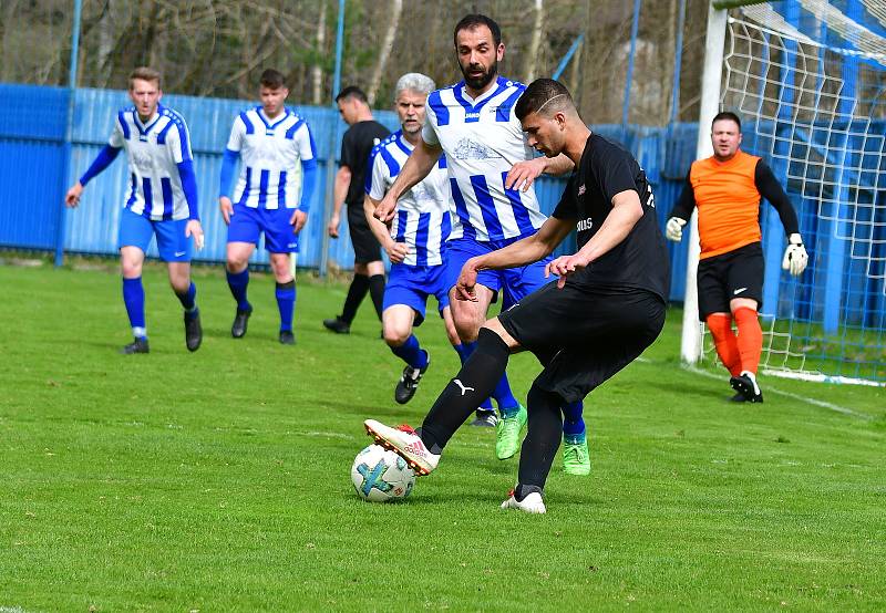 Karlovarská Lokomotiva porazila Nejdek 3:0.