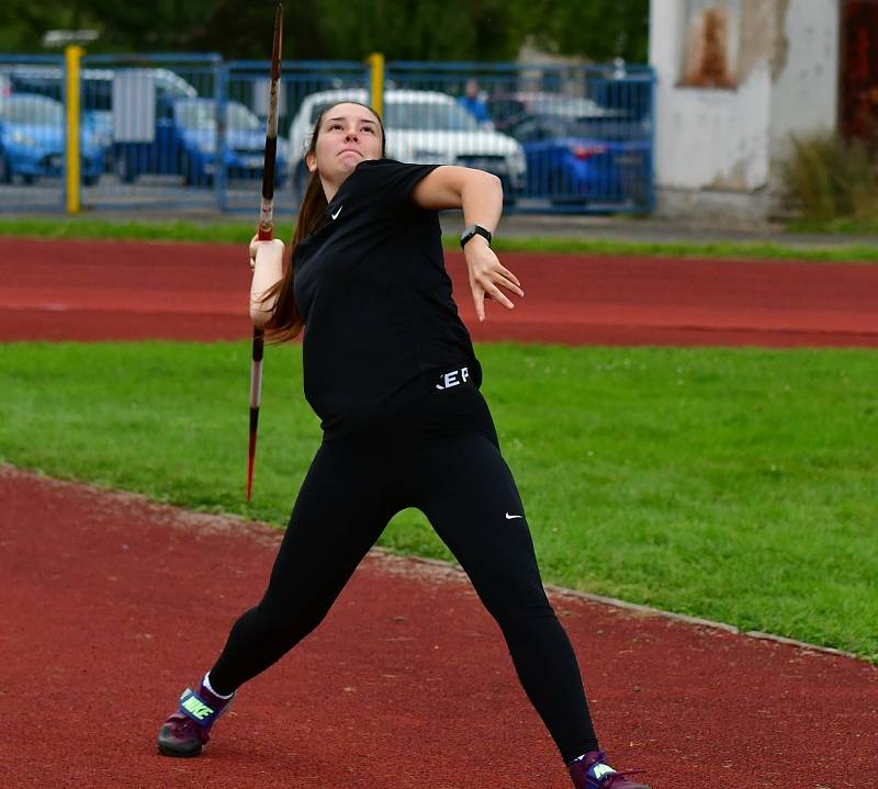 Karlovarské kontrolní závody uspořádal v týdnu na městském atletickém stadionu v lázeňském městě Triatlet Karlovy Vary.