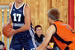 V nedělním utkání II. basketbalové ligy mužů se v Karlových Varech představil tým BK Beroun. Domácí Thermii (v oranžovém ) podlehl v poměru 78:86.