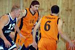 V nedělním utkání II. basketbalové ligy mužů se v Karlových Varech představil tým BK Beroun. Domácí Thermii (v oranžovém ) podlehl v poměru 78:86.