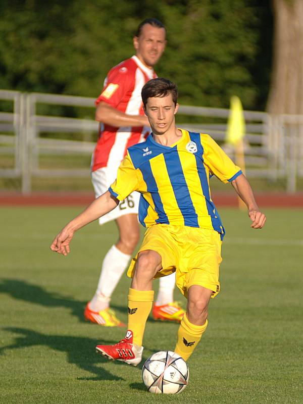 Viktoria Žižkov (v červeném) vyhrála v Mariánských Lázních nakonec 4:1.