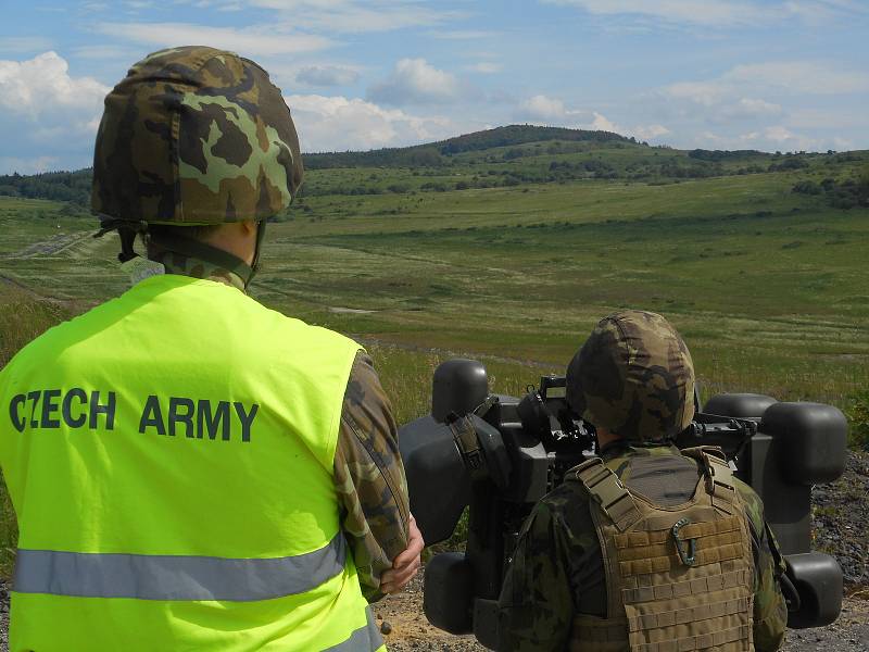 Vojáci z protiletadlového pluku ve Strakonicích se ve středu rozloučili se starými raketovými komplety typu Strela-10.