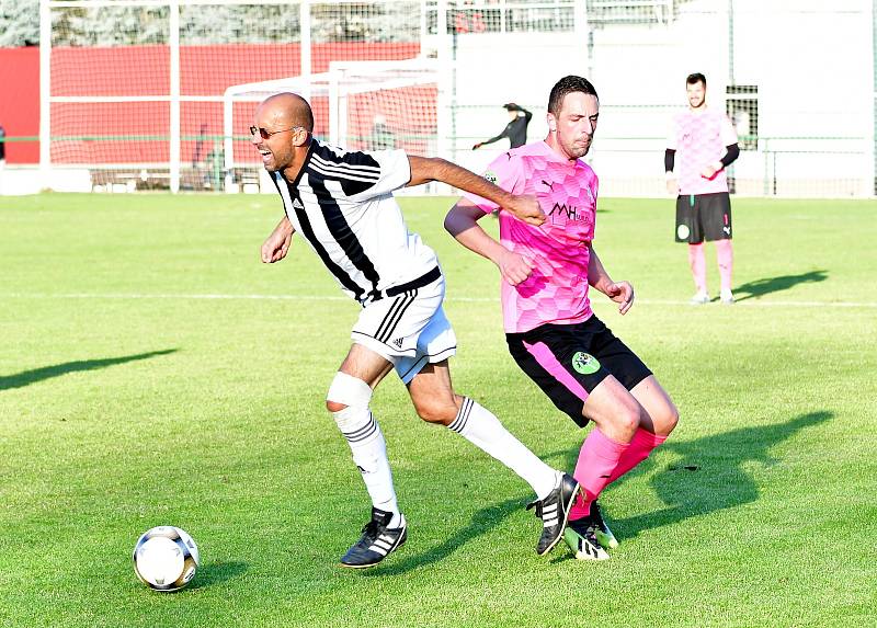 Fotbalisté Karlovy Vary-Dvory dosáhli v podzimní části již na sedmou výhru, když v dohrávce 6. kola I. A třídy porazili Skalnou 4:3.