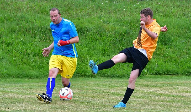 Dalovice i v oslabení vyhrály, když porazily Božičany 2:1.