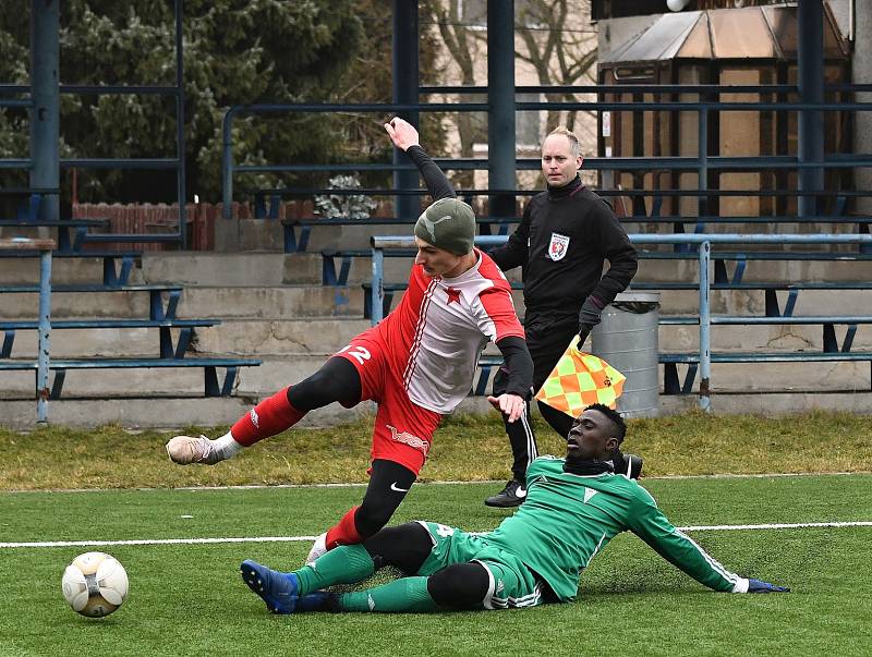 Karlovarská Slavia si připsala na konto druhou výhru v rámci zimní přípravy, když pokořila nejdříve divizní Ostrov vysoko 8:1 a posléze i Tatran Rakovník 4:2.