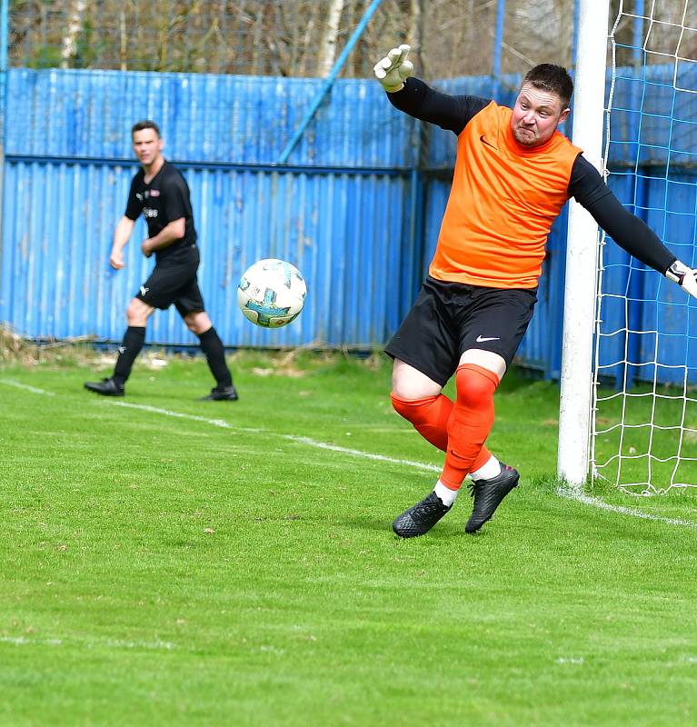 Karlovarská Lokomotiva porazila Nejdek 3:0.