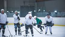 První trénink hokejistů Energie Karlovy Vary na ledě