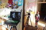 Škole v Kyselce zdarma zapůjčila na tento zlomový den jedna z firem termokameru. Pro děti byl nástup do školy zpestřením.
