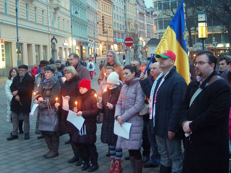 Shromáždění na podporu demokratických změn na Ukrajině o uctění obětí represí.