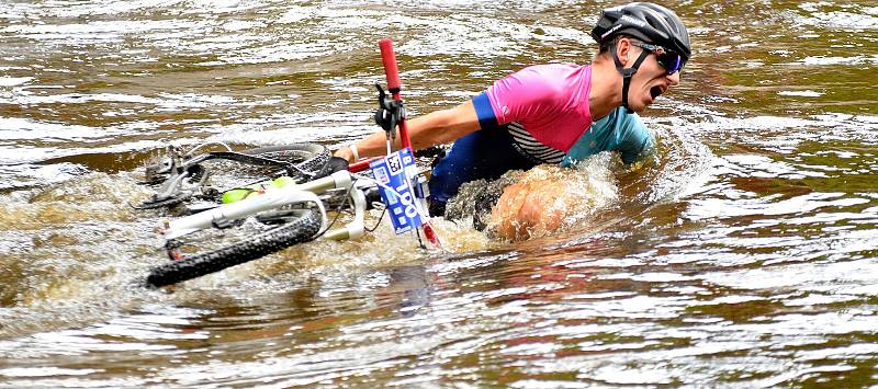 Nevyzpytatelný brod u tenisového areálu Gejzírpark nadělal v rámci 19. ročníku Karlovarského  AM bikemaratonu nejednomu bikerovi nemálo starostí, když někteří z nich se nedobrovolně vykoupali. Jak tomu bude letos?