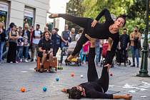 Unikátní festival pouličního umění Busking fest se stane součástí Majálesu Karlovy Vary.