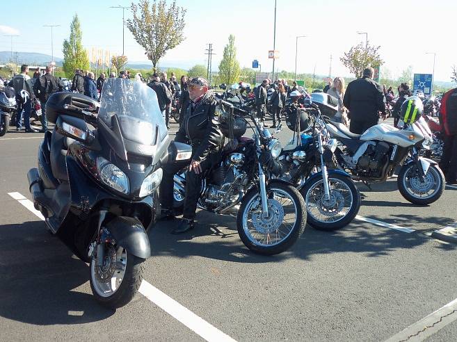 Motorkáři na Karlovarsku zahajovali sezonu s Lion Bikers.