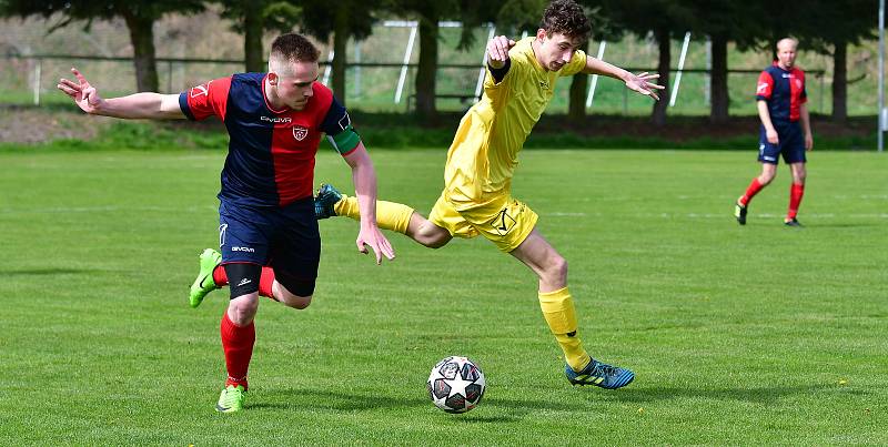 Dalovice (ve žlutém) zdolaly Útvinu 3:1.