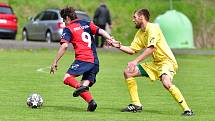 Dalovice (ve žlutém) zdolaly Útvinu 3:1.