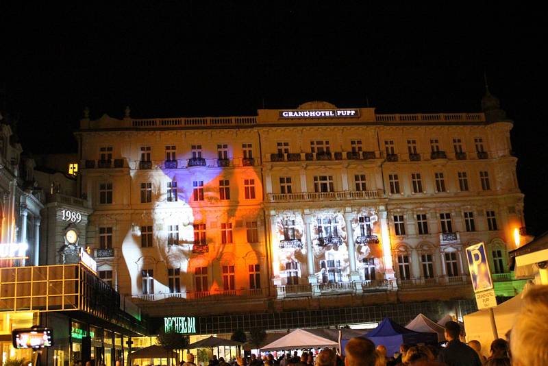 Festival světla VaryZáří, letos na počet 100. výročí vzniku státu.