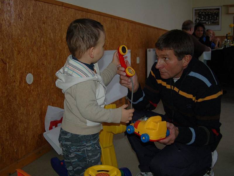 Legendární žokej Josef Váňa oslavil v Chyši svůj úspěch a také 57. narozeniny