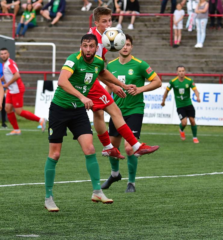 Karlovarská Slavia udělala za jarní částí Fortuna ČFL vítěznou tečku, když v derby porazila Baník Sokolov 5:1.