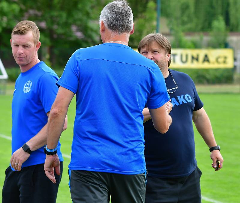 Fotbalisté Ostrova remizovali v předposledním kole s Českým Brodem 1:1, ale na záchranu v soutěži to nestačilo, jelikož Slaný obstál v derby s Kladnem, a definitivně tak ukončil šance ostrovského výběru na záchranu v divizní soutěži.