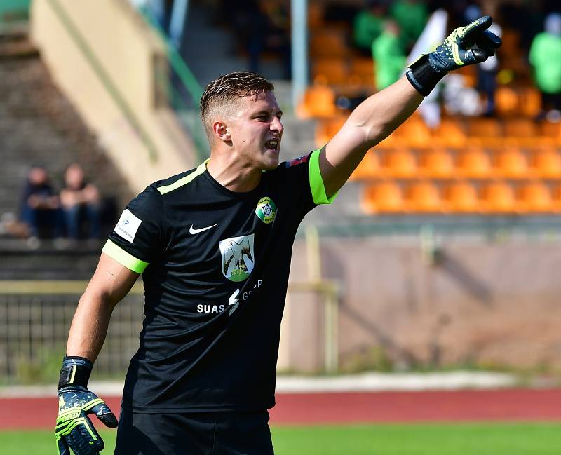 Sokolov porazil v třetiligovém derby karlovarskou Slavii 3:1.