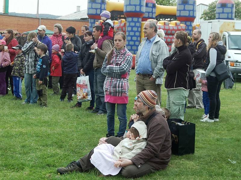 Den rodin s bohatým kulturním programem podpořil pěstounskou péči.