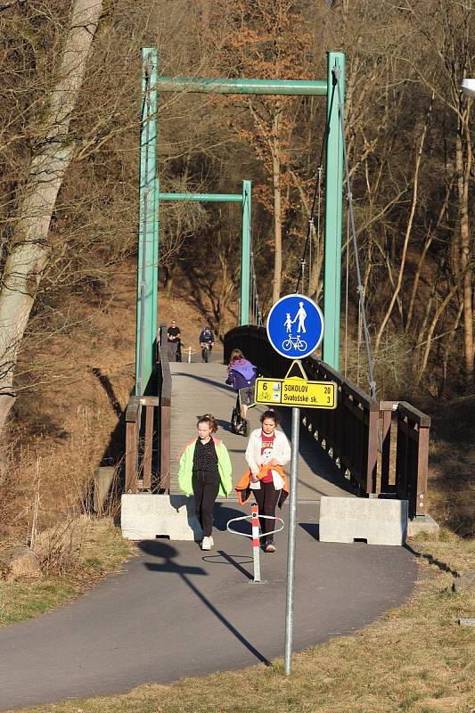 Malebnou cestu mají rádi pěší, cyklisté, bruslaři i milovníci koloběžek.