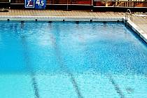 Bazén hotelu Thermal si mohlo koupit město Karlovy Vary. Leč nekoupilo.