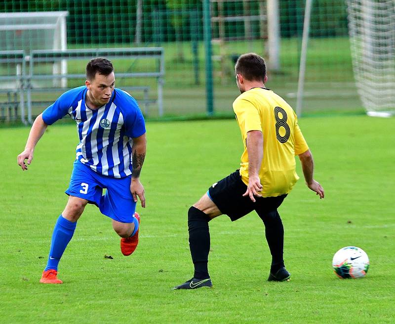 Fotbalisté Ostrova si na společné tréninky bez omezení musí ještě nějaký čas počkat.