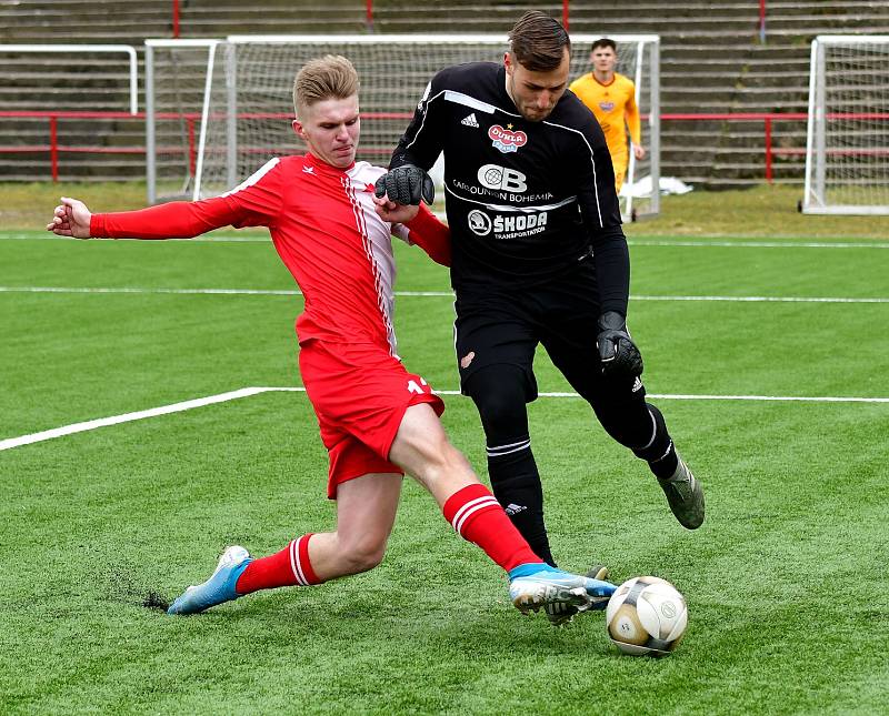 Karlovarská Slavia soupeři z hlavního města zatápěla především v prvním poločase, kdy vstřelila tři branky a nastřelila tyčku a také břevno, když nakonec dosáhla na  výsledek 3:3.