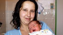 Alan Kurzer přišel na svět v chebské porodnici 11. ledna 2010. Doma v Teplé se z Alánka radují pětiletá Karolínka, dvouletý Ládík, maminka Veronika a tatínek Láďa.