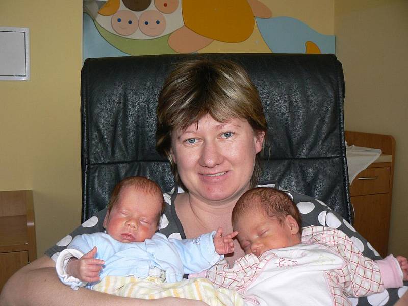 23. prosince 2009, se rodičům Pavle a Petrovi Barešovým z Únehel narodila dvojčata, Terezka (1,88 kg, 39 cm) a Petřík (1,38 kg, 40 cm).