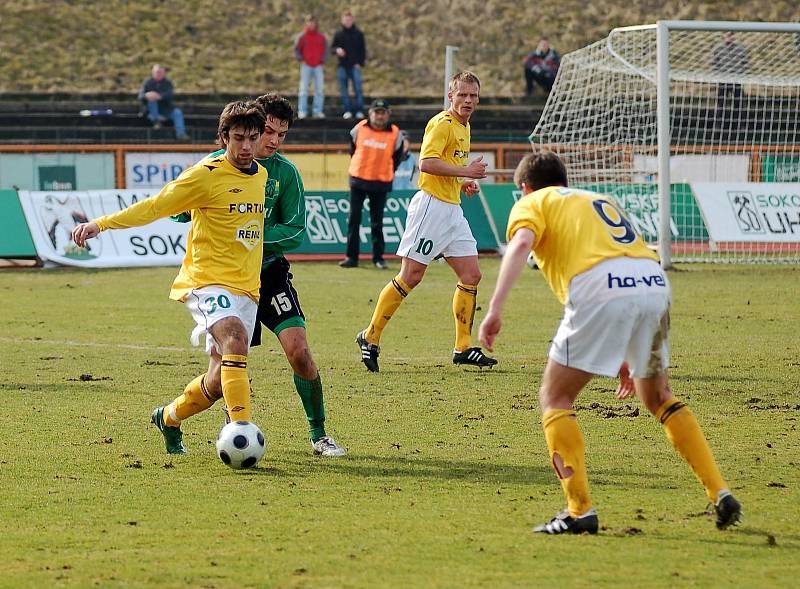 Sokolov se střetl s Bohemians na svém hřišti v rámci II. ligy v roce 2009, kdy prohrál 1:2. Na utkání si našlo cestu 2860 diváků.