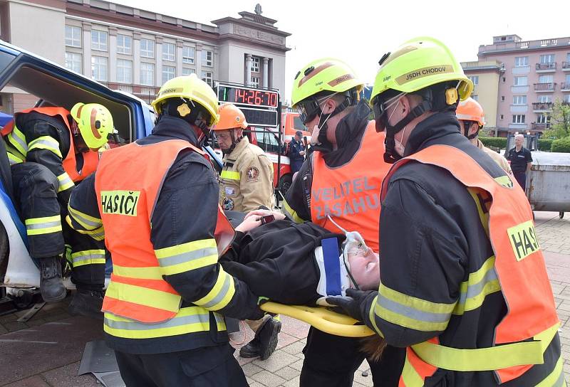 Hasiči soutěžili ve vyprošťování z havarovaných a zdemolovaných vozidel