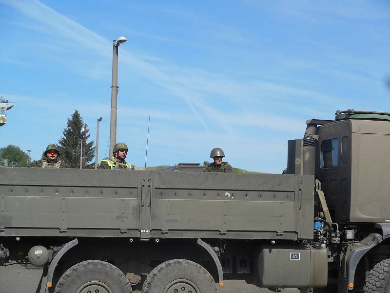 Vojáci z protiletadlového pluku ve Strakonicích se ve středu rozloučili se starými raketovými komplety typu Strela-10.