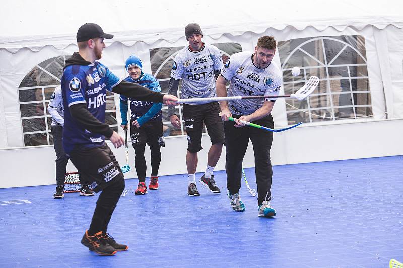 Winter street floorball.