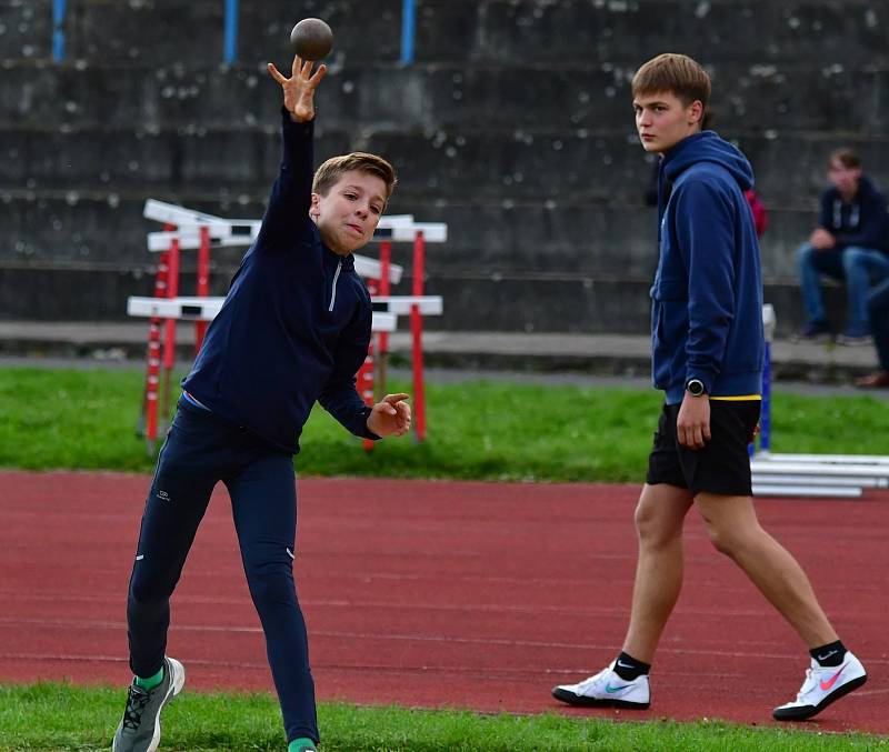 Karlovarské kontrolní závody uspořádal v týdnu na městském atletickém stadionu v lázeňském městě Triatlet Karlovy Vary.