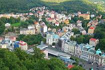 Panoramatický pohled na Karlovy Vary.