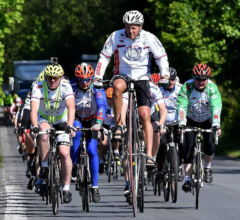 V Karlovarském kraji, přesněji v Aši, odstartoval prologem, který měřil 64 kilometrů a končil v Sokolově, jubilejní, 10. ročník Cyklotour Naděje dětem, tedy sportovního projektu na podporu onkologicky nemocných dětí.