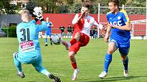 V souboji třetiligových týmů uspěla karlovarská Slavia, která porazila Teplice B 2:0.