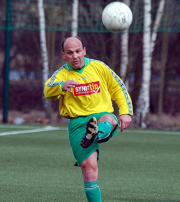 Čtyři branky nastříleli v úvodním čtrnáctém kole krajské I. A třídy fotbalisté FK Nová Role hráčům Spartaku Horní Slavkov.