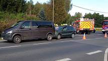 Požáry strojů, lesa i nehody aut a motorkářů. Hasiči zasahovali u 55 událostí