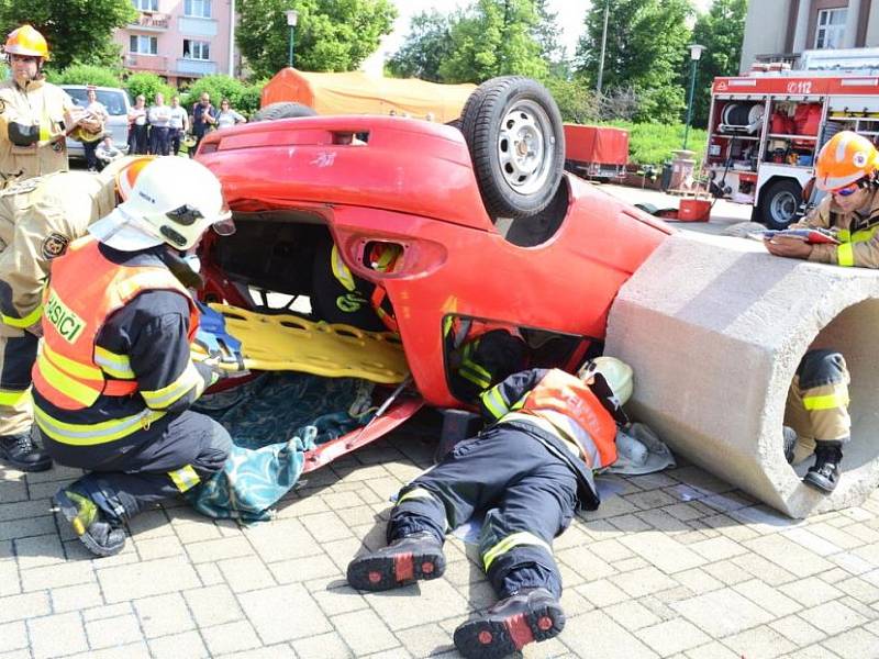 Krajská soutěž ve vyprošťování z havarovaného automobilu.