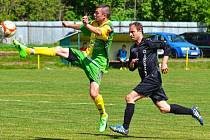 Dalovice slavily v domácím prostředí výhru 7:3 nad týmem Děpoltovic (v černém).