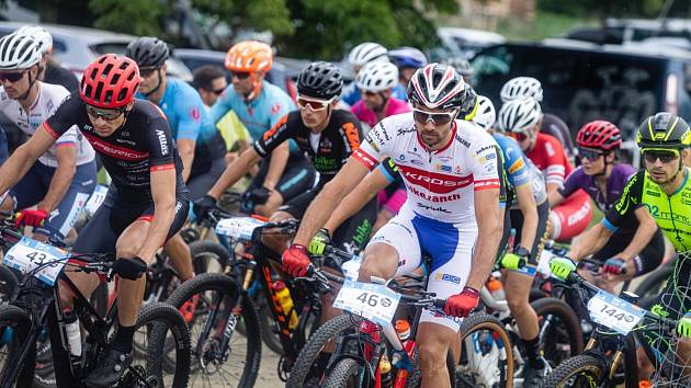 Cyklistický seriál horských Prima Cup je na programu tuto sobotu v Karlových Varech. Zájemci se mohou hlásit do středy a vybírat z nabídky tří tras.  