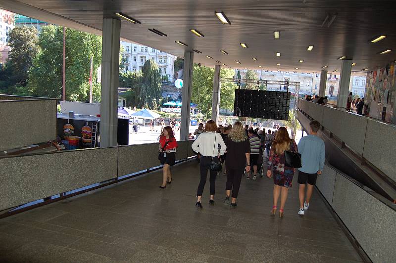 Davy filmových návštěvníků opanovaly Karlovy Vary.