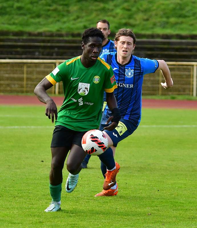 Fotbalisté Sokolova museli skousnout porážku 0:1 od Domažlic, kterou Chodům zařídil parádní trefou Jan zajíček.