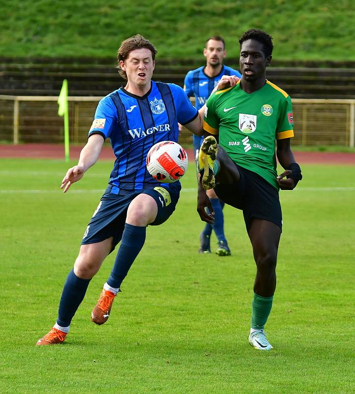 Fotbalisté Sokolova museli skousnout porážku 0:1 od Domažlic, kterou Chodům zařídil parádní trefou Jan zajíček.