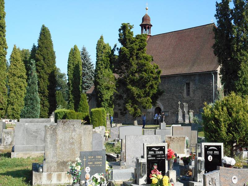 Kostel Svatého Jakuba v Ostrově se dočkal znovu vysvěcení. Slavnostního ceremoniálu se ujal plzeňský biskup Tomáš Holub.