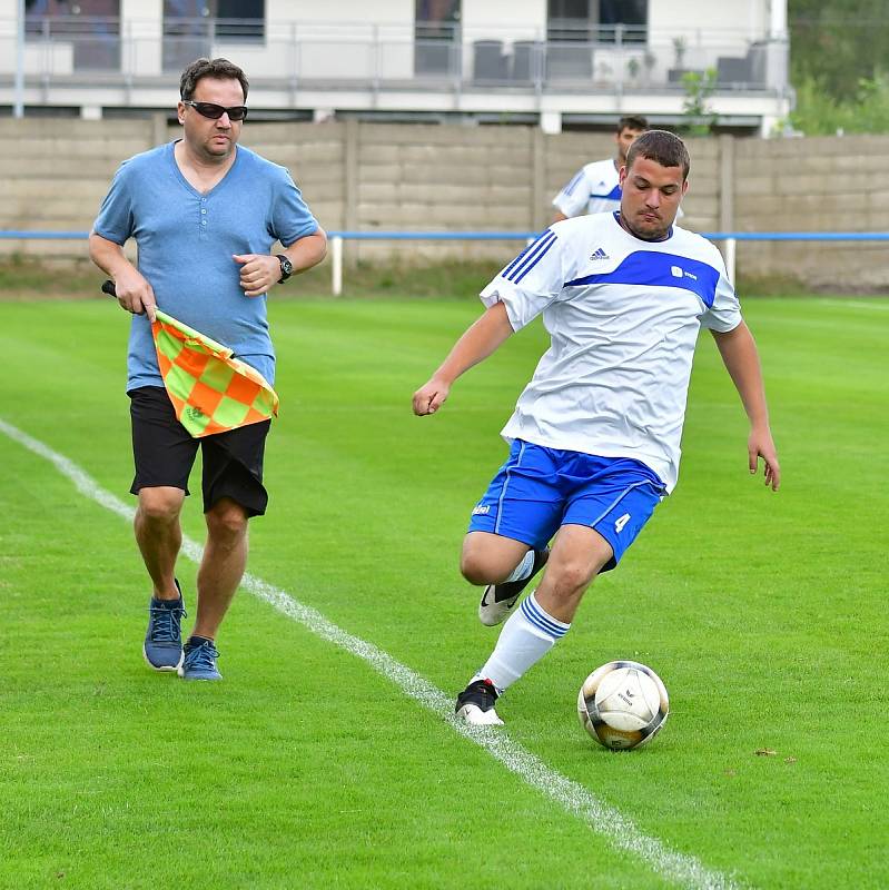 Fotbalisté Sadova neztratili prozatím v podzimní části III. třídy  ještě ani bod. O víkendu porazili ve svém třetím vystoupení 5:2 rezervu Chyše.